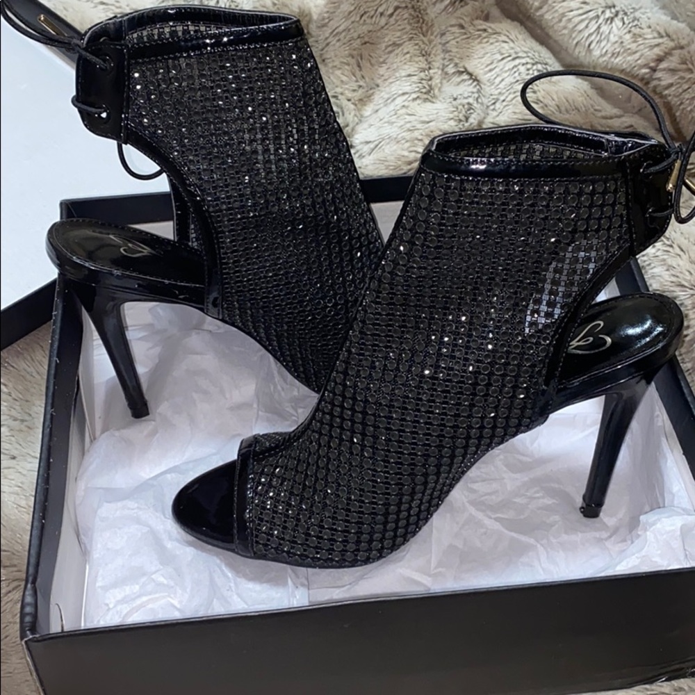 Rhinestone heels !